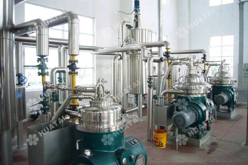 Degumming process in coconut oil refining